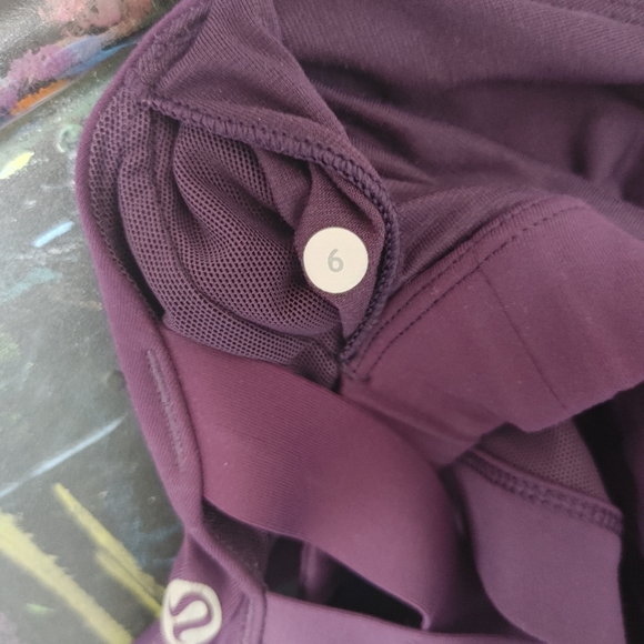 Lululemon built-in sports bra Crop top - Picture 4 of 4